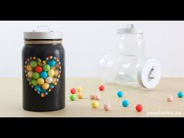 Cuando tengo en casa algún tarro de cristal vacío, siempre guardo alguno que tenga alguna forma bonita para después decorarlo. Como Pintar Y Decorar Tarros De Cristal Youtube