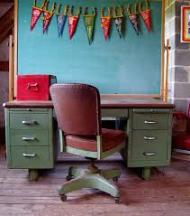 Industrial Desk And Chair 470 New York Scavenger Vintage Office Furniture Metal Desks Vintage Office