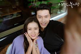 Son ye jin and hyun bin were confirmed to lead tvn upcoming drama crash landing on you written by park ji eun and directed by lee jong hyo. Netizens Are Convinced That Hyun Bin And Son Ye Jin Are Secretly Dating Because Of These Romantic Still Cuts From Crash Landing On You Allkpop