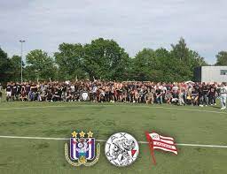 Dat kondigden de clubs op een ludieke manier aan op twitter. F Side Auf Twitter F Side Supporters Toernooi Ajax Anderlecht Cracovia