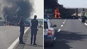 Assalto ad un furgone portavalori sull'autostrada a14 nel tratto tra cerignola e canosa di puglia in direzione bari, nel foggiano. Foggia Assalto A Portavalori Il Fumo Avvolge L A14 Corriere Tv