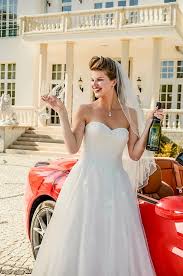 Keep it classy with hochzeitskleid. Brautkleid Lovis Mit Schnurung Schleppe Style By Kleemeier