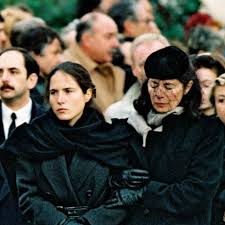 Alors que «les lettres à anne», envoyées par françois mitterrand à anne pingeot. Francois Mitterrand Comment Il Avait Organise Sa Double Vie Entre Son Epouse Danielle Et Sa Maitresse Anne Pingeot Gala