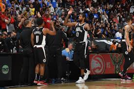 Etwaun moore wins it for the suns to keep them alive for the 1 seed out west! Rpiufikuhxwgpm