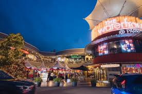 Desa park city is a new residential area that features a pleasantly landscaped park, with a small lake at its center. Bringing Festive Light And Cheer At The Waterfront Edgeprop My