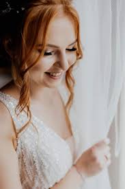 Byłyśmy sobie pisane moja przepiękna pani młoda 😍 jej włosy to marzenie  każdego fryzjera długie gęste w przepięknym kolorze 😍 Makijaż wykonała  niezawodna Karolina Zdjęcia wykonała kahapaliwoda_fotografia Mogłabym się  więcej rozpisać ale