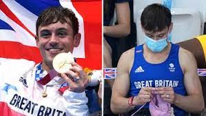Tom daley ist öffentlichkeit gewöhnt, seit er als wunderkind des wasserspringens ins britische nun ist stricken längst keine sache der großmütter mehr allein, aber entspannung scheint immer noch. Srji2n8 Csdvcm