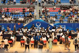 Rộn ràng đón tân sinh viên làm thủ tục nhập học