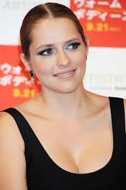 2013 spielte palmer neben nicholas hoult im zombiefilm warm bodies,. Teresa Palmer Warm Bodies Stage Greeting In Tokyo 08 Gotceleb