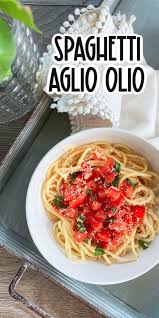 Spaghetti Aglio E Olio In 2020 Easy Pasta Recipes Pasta Recipes Pasta Aglio E Olio