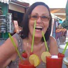 Georgina Robinson (@TheMrsRobinson)