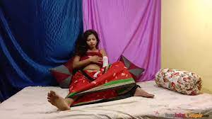 Horny Indian Girl Masturbating in Sari - Pornhub.com