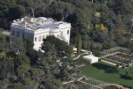 Vous envie de visiter le château de windsor, la résidence préférée de la reine d'angleterre ? Le Chateau De La Croe Cap D Antibes
