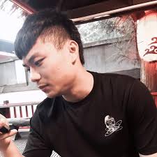 大約十多年前，我還在大安分局的時候，也發生過同樣的事情，某個新來的督察員，衝進駐地的餐廳，一個一個問：「你是什麼勤務？勤務時間怎麼可以吃飯？警察勤務條例有吃飯勤務嗎？」然後就要處分吃飯的同仁。  後來我們幾個同仁去找了分局長，我們說，希望分局以後安排吃飯 ...