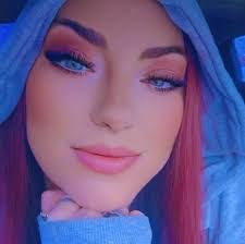 Sally Trent's Instagram, Twitter & Facebook