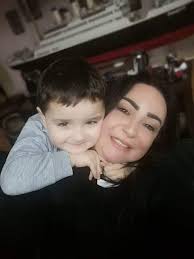 تشييع جثمان الراحلة دينا هارون. Ø§Ø¨Ù† Ø§Ù„Ø±Ø§Ø­Ù„Ø© Ø¯ÙŠÙ†Ø§ Ù‡Ø§Ø±ÙˆÙ† Ù…Ø¹ Ø®Ø§Ù„ØªÙ‡ Ù…Ø¬Ù„Ø© Ø£Ø¶ÙˆØ§Ø¡ Ø§Ù„Ø´Ù‡Ø±Ø© Facebook