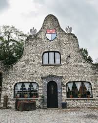 3 collections, des centaines de pages pour trouver l'inspiration et découvrir toutes nos nouveautés en un coup de clic ! Les Maisons Laides De Belgique