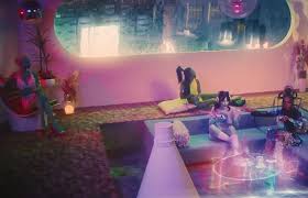 Need to know is the promotional single from doja cat's third studio album, planet her. Doja Cat Includes Cameo With Grimes As An Alien In Outer Space Themed Music Video For Need To Know Aktuelle Boulevard Nachrichten Und Fotogalerien Zu Stars Sternchen