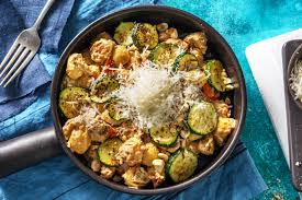 Gebratene Gnocchi Mit Ofenzucchini Rezept Hellofresh Rezept Gnocchi Leckere Abendessen Rezepte Zucchini