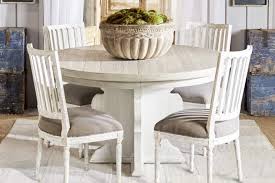 The shabby chic interior décor features light and airy such as creams and white. Shabby Chic A Comprehensive Guide To This Weather Worn Style