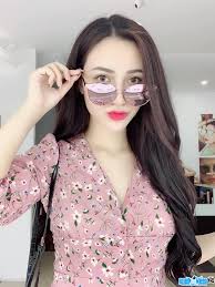 Nguyễn thị bích thủy (bích thủy tv) là facebooker nổi tiếng có lượt theo dõi khủng, nổi danh với những phi vụ phản ánh về hoạt động của csgt ở tp.hcm và các tỉnh lân cận khiến nhiều nơi phải. Diá»…n Vien Nguyá»…n Bich Thá»§y