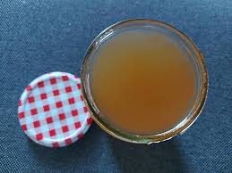 Nun mit einem spritzbeutel schnell auf dem punsch verteilen. Rosa Wolkchen Apfel Gelee Mit Amaretto