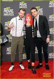 Find out how tall singer hayley williams of paramore is! Hayley Williams Paramore Mtv Movie Awards 2013 Photo 2849995 2013 Mtv Movie Awards Hayley Williams Paramore Pictures Just Jared