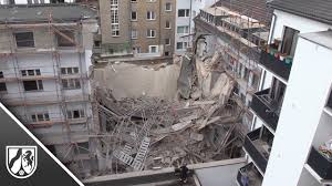 Düsseldorf stadtmitte friedrichstadt schöne helle wohnung frisch saniert zum innenhof gerichtet. Dusseldorf Haus In Friedrichstadt Eingesturzt Feuerwehr Sucht Bauarbeiter