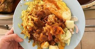 The mix curry ( 6 or 7 varieties of curry) spew on the rice and assortment of dishes to choose from. Top 10 Best Nasi Kandar In Penang You Need To Try Updated
