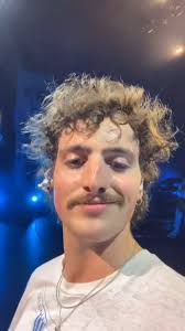 Benson Boone with fans at the Sydney Airport today! 🎥 @officialjaggerleith  #bensonboone