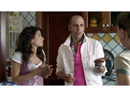 Cado dalle nubi, film italiano del 2009 con checco zalone, regia di gennaro nunziante. Cado Dalle Nubi Stasera In Tv L Autobiografia Di Zalone E La Rabbia Dei Leghisti I 10 Segreti Corriere It