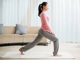 Nessun problema, la ginnastica necessaria per mantenersi in forma si può fare anche a casa, basta seguire un programma di non è da sottovalutare poi neppure la scelta della tuta e delle scarpe da ginnastica, che devono essere senza dubbio comode e non costrittive (le scarpe da ginnastica di. Esercizi Da Fare A Casa 7 Mini Sessioni Per Chi Non Ha Tempo Di Allenarsi