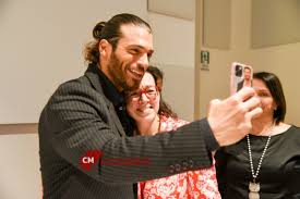 Tutte pazze per Can Yaman (Foto e Video)