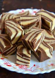 Tuangkan adonan ke loyang yang berisi roti tawar, taburi choco chips di atasnya. Assalamualaikum Saja Taruk Perkataan Agar Agar Agar Bisa Dipahami Bahawa Bila Sebut Puding Roti Tu Tak Lah Tersilap Ngan Pu Puding Roti Makanan Makanan Manis