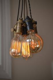 Facile avec ce luminaire en bois brut au style scandinave ! Fabriquer Une Suspension Idees Creatives Et Instructions Suspension 3 Lampes Luminaire Eclairage De Pendentif De Cuisine
