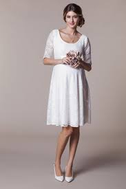 Es gibt brautkleider mit besonderer betonung des babybauchs und andere, welche diesen eher. Heiraten Mit Babybauch Im Hochzeitskleid Fur Schwangere Von Tiffany Rose Modell Verona Brautkleider Fur Schwangere Brautkleid Brautkleid Bleibt Brautkleid