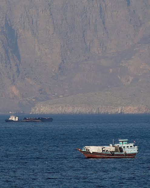 Oil tanker traffic picks up through Hormuz | Reuters