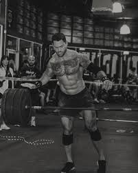 Making sure the barbell gets a proper treatment ❤️ 🏋️‍♀️ @jm2__productions