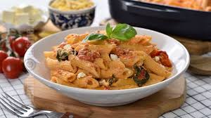 Pisam usturoiul cu ajutorul presei pentru usturoi si batem bine oul. Paste Cu Branza Feta Si Rosii Cherry La Cuptor Jamilacuisine Youtube