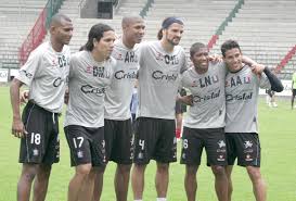 La copa libertadores conseguida en el 2004 por el once caldas, es uno de los recuerdos más latentes de las glorias deportivas más inesperadas del fútbol colombiano. Once Caldas Un Local Firme E Invicto Capsulas De Futbol