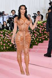 Kim kardashian arrive at met gala 2019. Kim Kardashian Took Breaking Lessons To Get Her Met Gala 2019 Waist