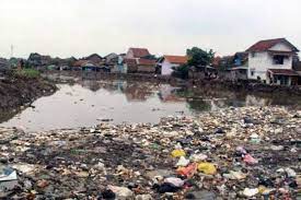 Tanah menjadi tidak subur dan menurun kualitasnya. Air Sungai Di Indonesia Kian Memburuk Literasi Publik