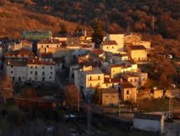Campofelice di roccella, paese, affiffasi appartamentini arredati piano terra, primo e secondo, piano terra composto da vano con armadio a ponte con 2 posti letto, cucinino. Bianca Fontanara Un Intero Paese Sulle Nevi Per Una Settimana Bianca Comunitaria Virtu Quotidiane Il Quotidiano Enogastronomico Abruzzese