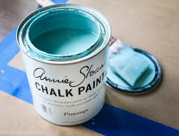 To show the contrast and for the purposes of this how to, we chose to tint our clear wax with amsterdam green. The Beginner S Guide To Annie Sloan Chalk Paint The Thinking Closet