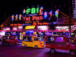 Terlebih jika anda mengunjungi bangkok, ibu kota thailand ini merupakan surga bagi para penggemar street food. Bangla Road Small La Moet