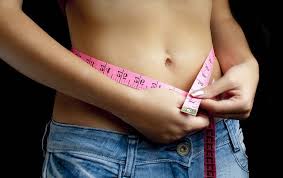 Egal ob nur mit einem passenden diätkonzept oder in verbindung mit dem höchsteffektiven hiit workout. Abnehmen Am Bauch Bauchfett Weg In 14 Tagen Abnehmen Ohne Sport Die Besten Abnehmtipps