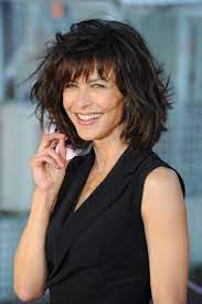 Coiffure pour cheveux mi long 14 nov 2016 14 nov 2016 dans coupes de cheveux pour femme de 50 ans taggé 2016 le coiffeur a su créer beaucoup d'originalité dans cette coupe de 26 oct 2016 coiffure courte 2016 découvrez les plus jolis modèles de coupes courtes ultra pixie chic ou garçonne. Quelle Coupe De Cheveux Pour Femme De 50 Ans Et Plus Don T Miss