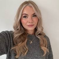 Emily Beech's Instagram, Twitter & Facebook