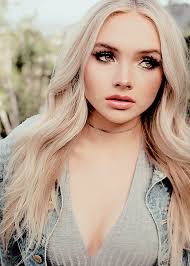 Natalie alyn lind is an american actress. ð—£ð—›ð—¢ð—§ð—¢ð—¦ð—›ð—¢ð—¢ð—§ Natalie Natalie Alyn Lind Italia Facebook