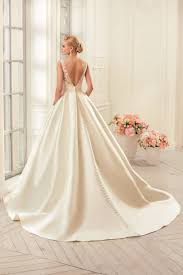 Welche dessous am besten geeignet sind, hängt von deinem brautkleid und körper ab. Brautkleid Sissi Satin Brautkleid White Ivory Sehr Elegant Nini Gorlas Braut Und Abendmode